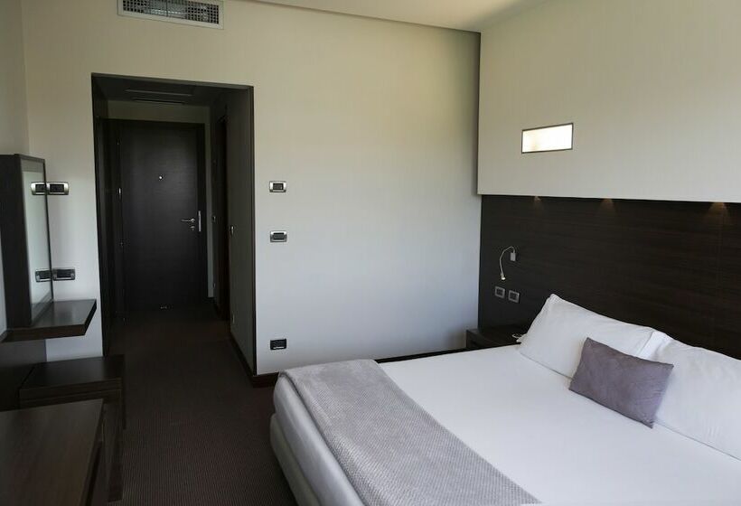 酒店 Selene Pomezia