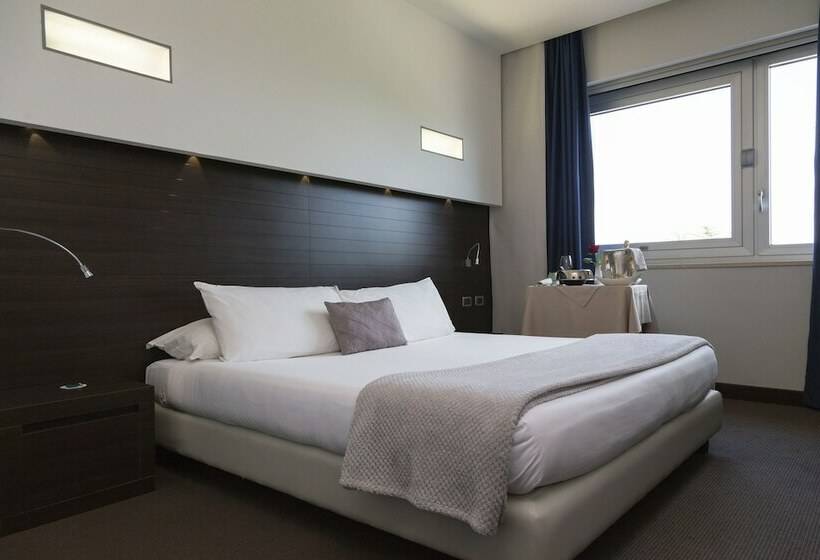 酒店 Selene Pomezia