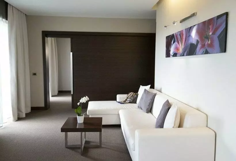 酒店 Selene Pomezia