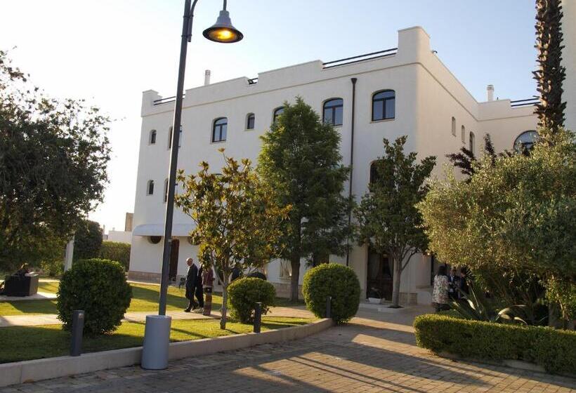 Отель Leone De Castris Wine