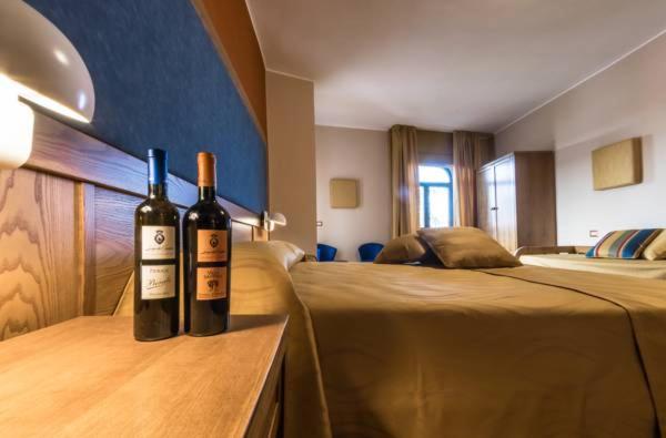 Отель Leone De Castris Wine