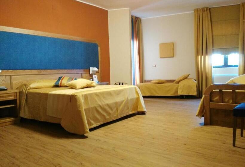 Отель Leone De Castris Wine