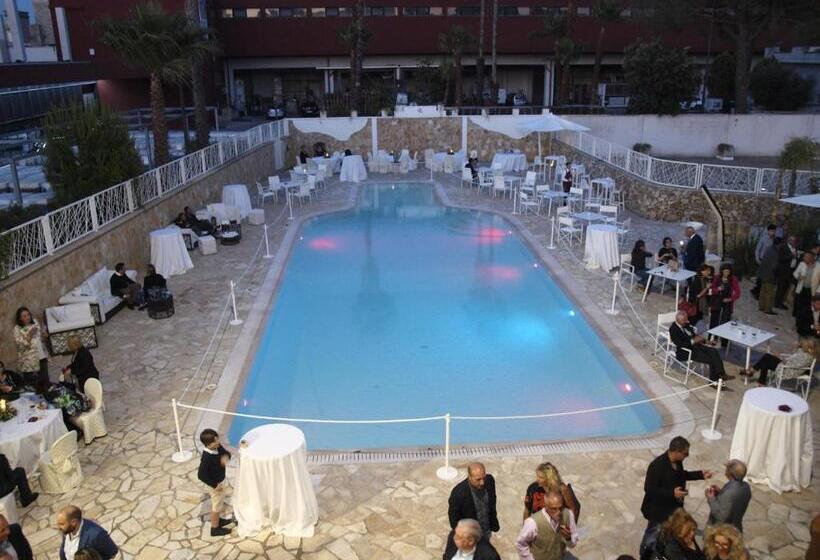 Отель Leone De Castris Wine