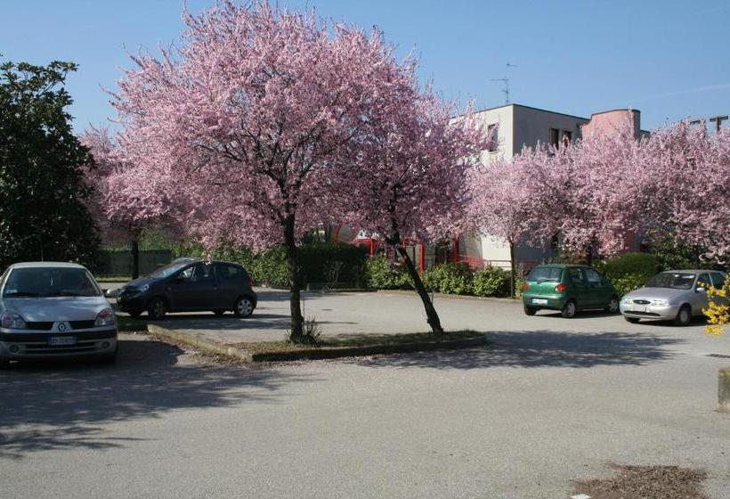 Отель Longobardo