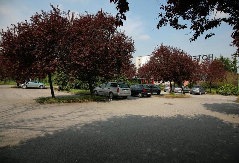 Отель Longobardo