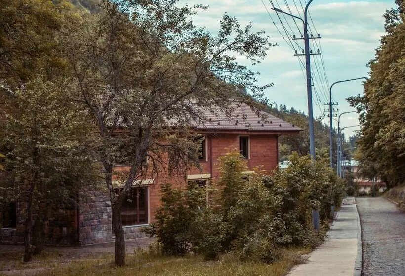 Hotelli Apricot Aghveran Resort