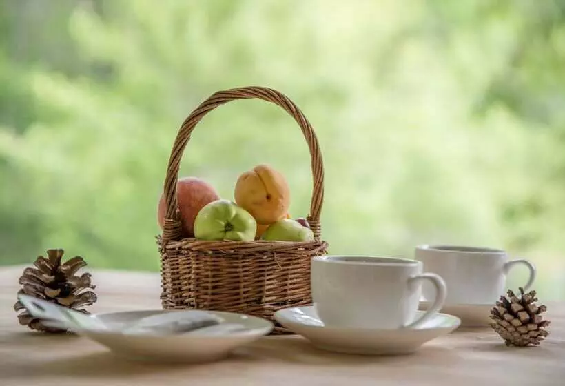 Hotelli Apricot Aghveran Resort