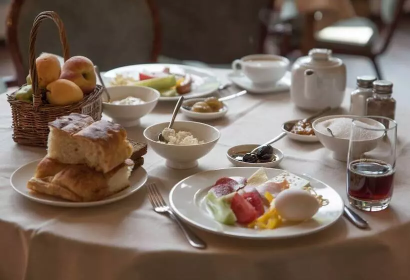 Hotelli Apricot Aghveran Resort