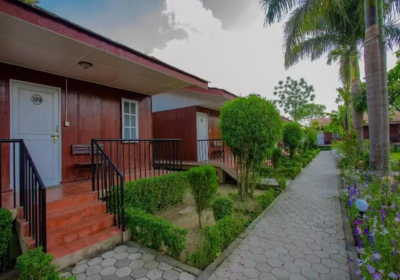 هتل Jungle Nepal Resort By Oyo Rooms