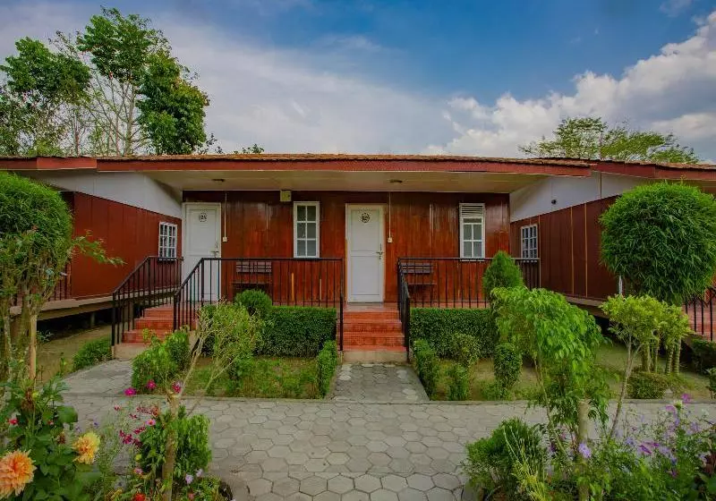 هتل Jungle Nepal Resort By Oyo Rooms