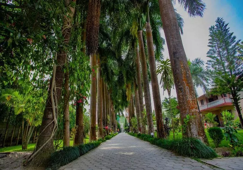 هتل Jungle Nepal Resort By Oyo Rooms