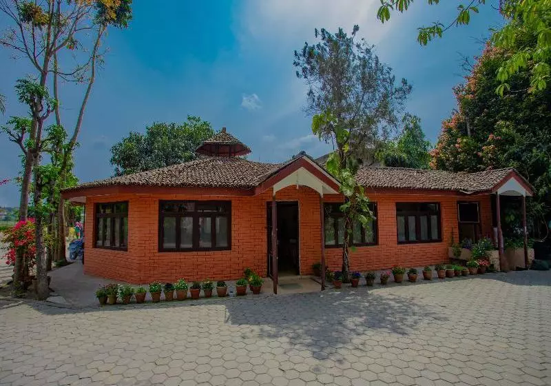 هتل Jungle Nepal Resort By Oyo Rooms