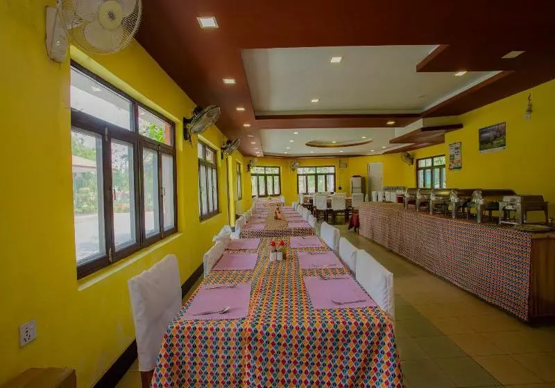 هتل Jungle Nepal Resort By Oyo Rooms