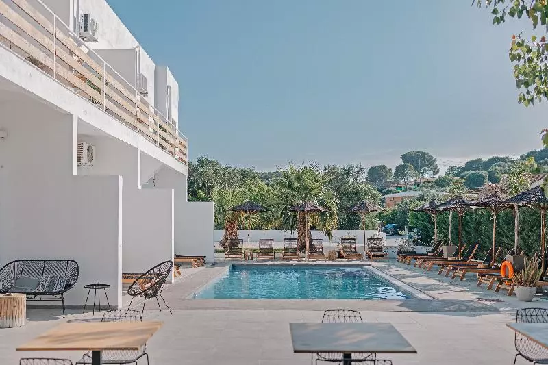 Hotelli Olive Grove Suites Boutique