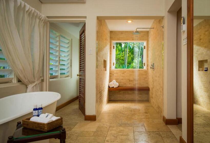 Round Hill Hotel & Villas