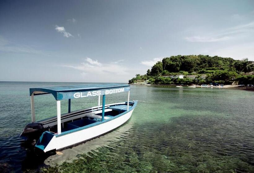 Round Hill Hotel & Villas