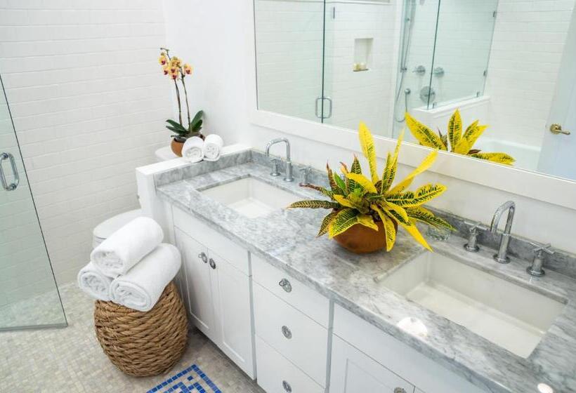 Round Hill Hotel & Villas