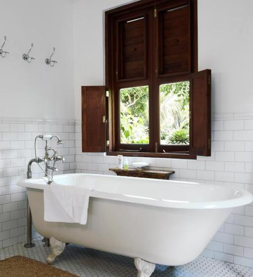 Round Hill Hotel & Villas