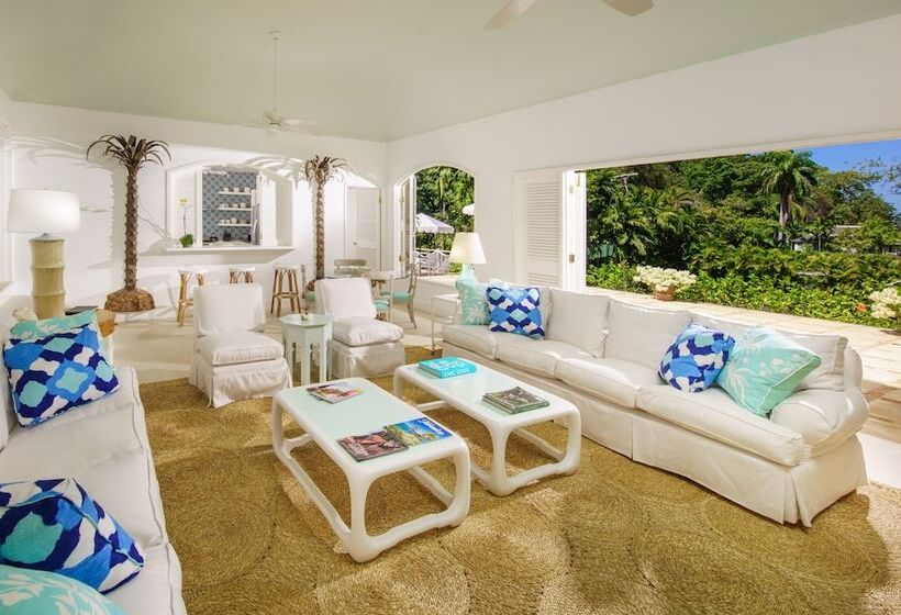 Round Hill Hotel & Villas