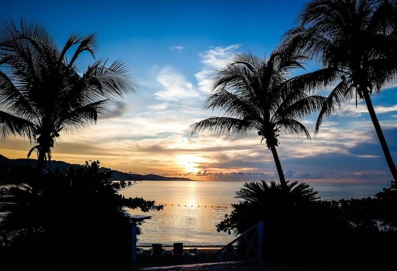 Round Hill Hotel & Villas