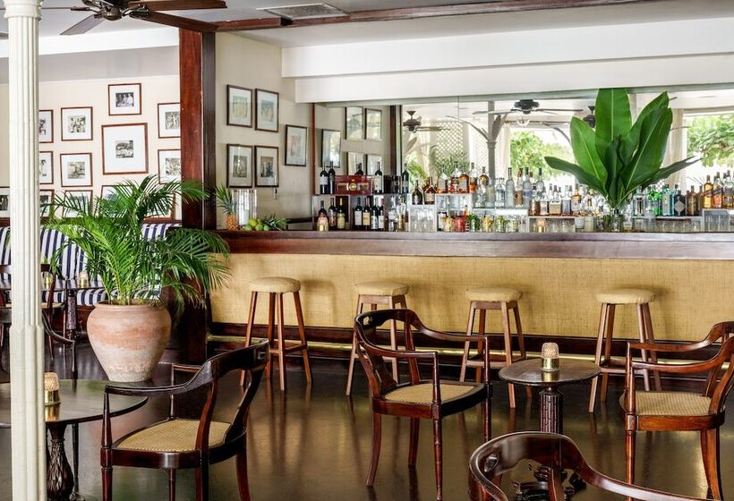 Round Hill Hotel & Villas