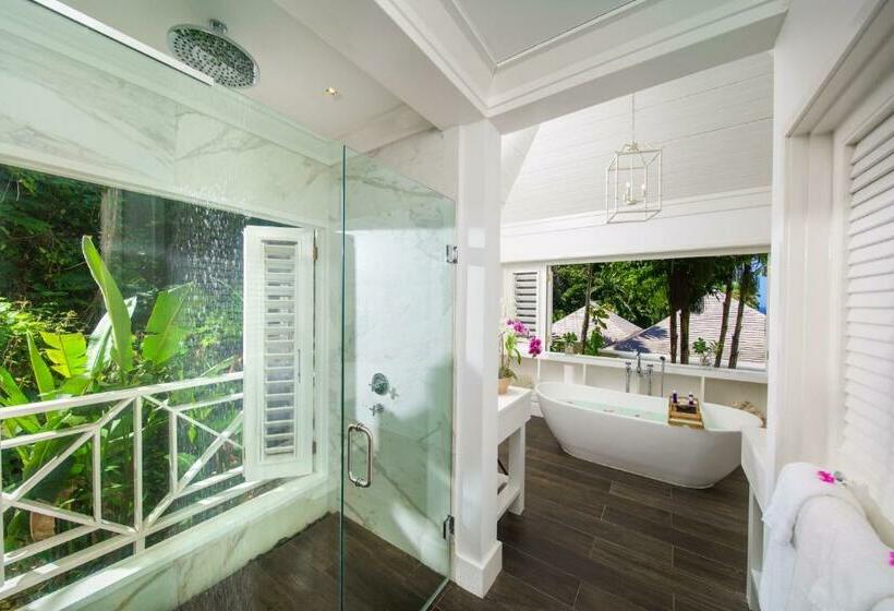 Round Hill Hotel & Villas