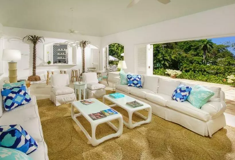 Round Hill Hotel & Villas