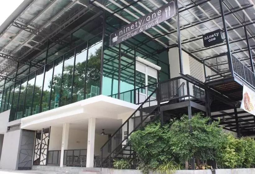 ホテル Tambun Inn
