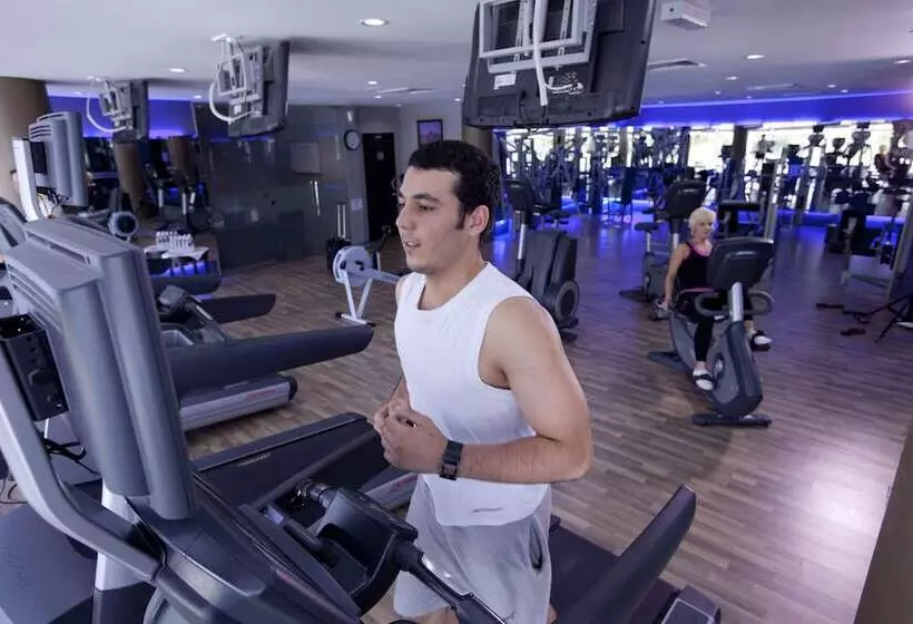 Отель Thistle Johor Bahru