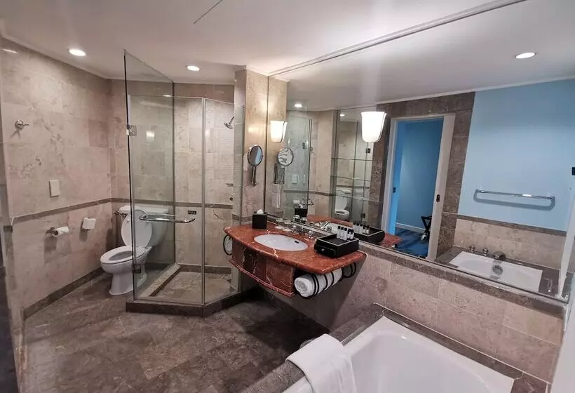 Отель Thistle Johor Bahru