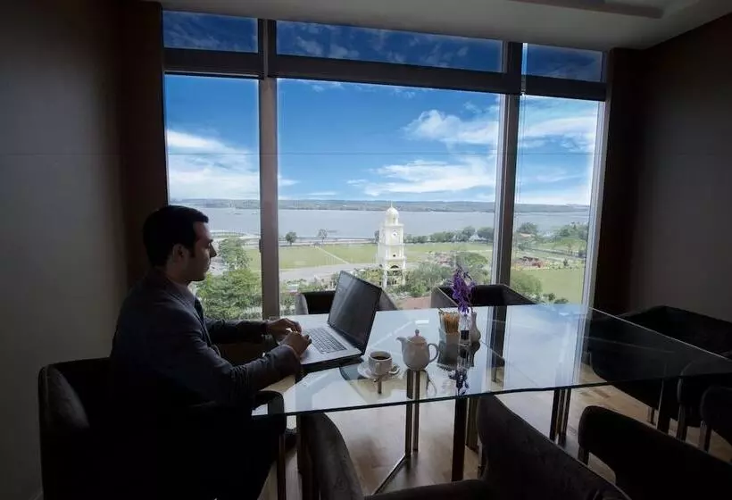 Отель Thistle Johor Bahru