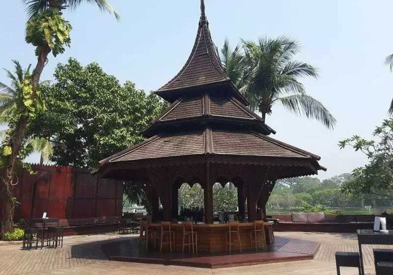 هتل Kandawgyi Palace