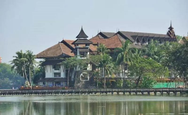 هتل Kandawgyi Palace