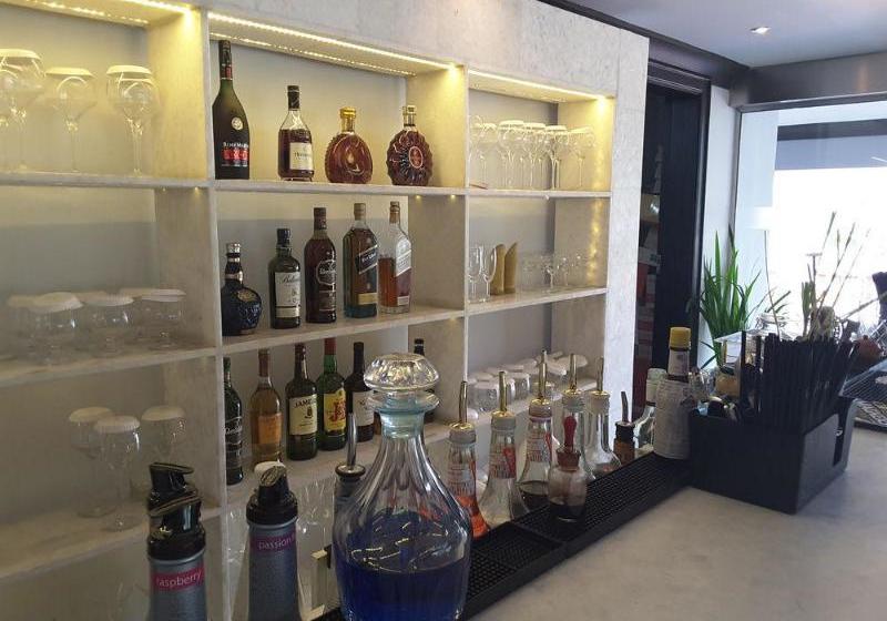 هتل Kandawgyi Palace