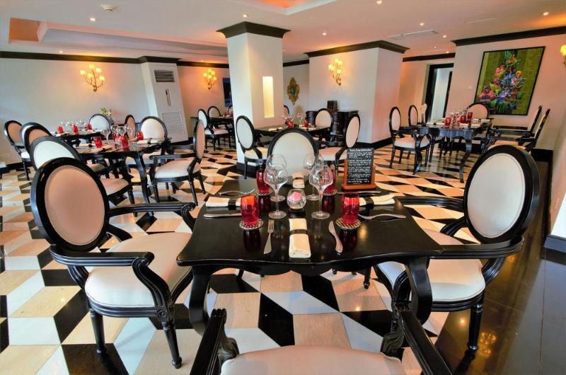 هتل Kandawgyi Palace