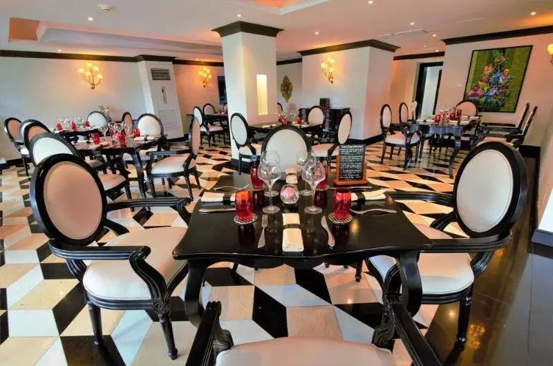 هتل Kandawgyi Palace