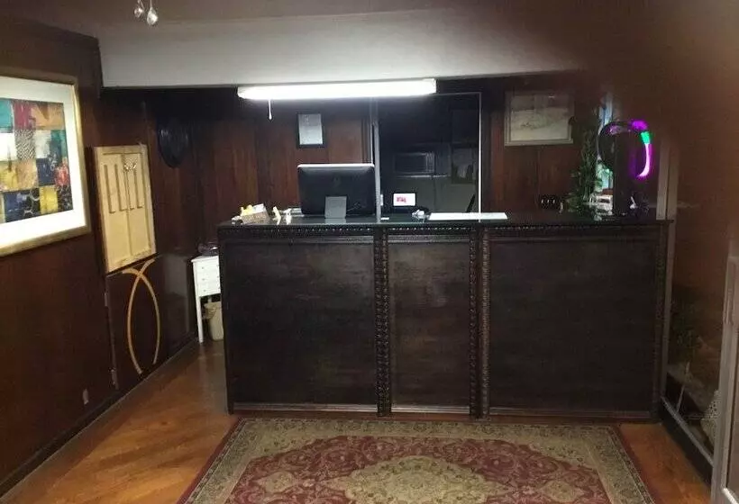 Motelli American Inn And Suites