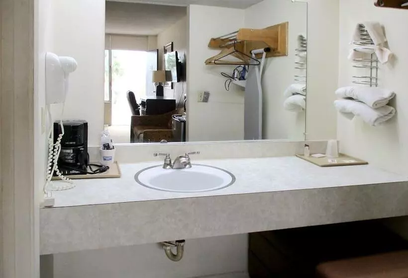 Motelli American Inn And Suites