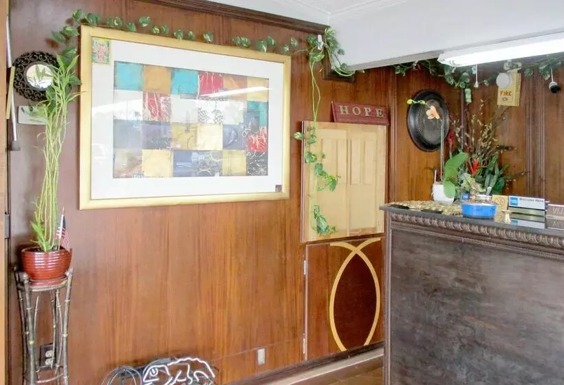 Motelli American Inn And Suites