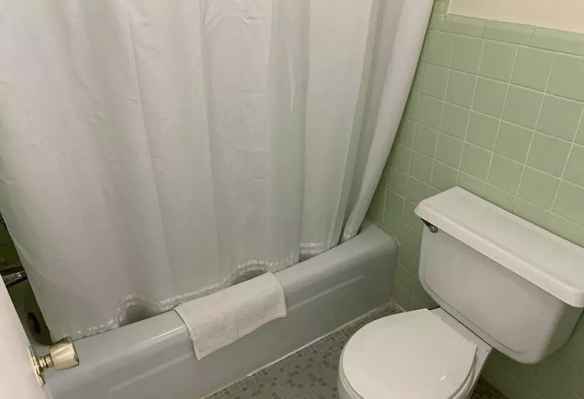 Motelli American Inn And Suites