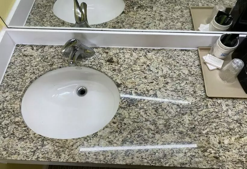 Motelli American Inn And Suites