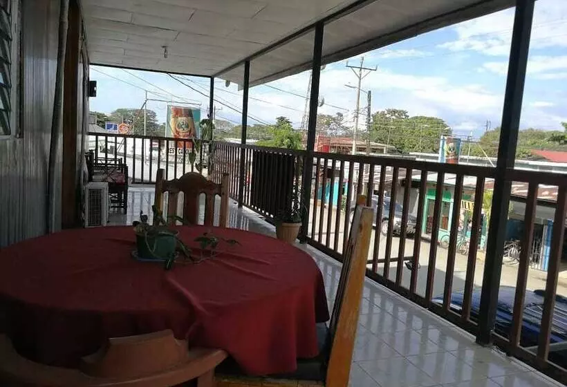 簡易ホテル Cabinas Carolina & Restaurante