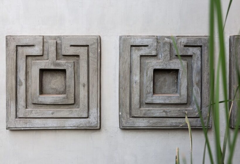 هتل Shintana Saya Residence