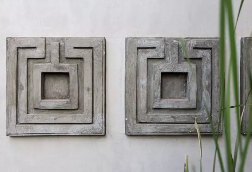 هتل Shintana Saya Residence