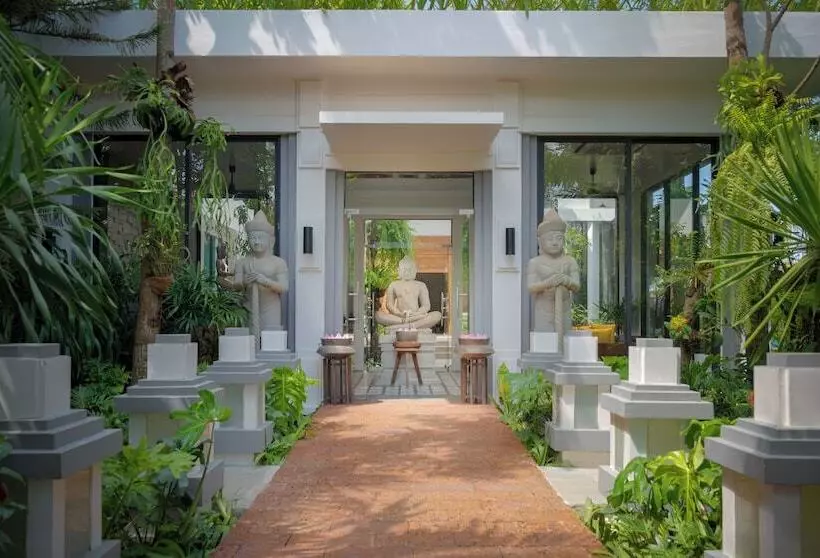 هتل Shintana Saya Residence