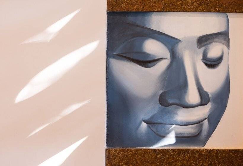 هتل Shintana Saya Residence