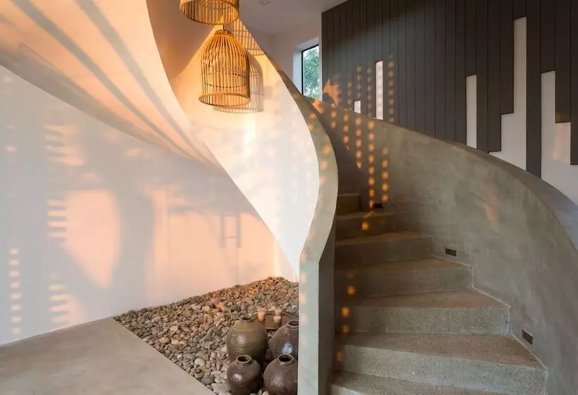 هتل Shintana Saya Residence