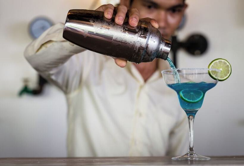 هتل Shintana Saya Residence