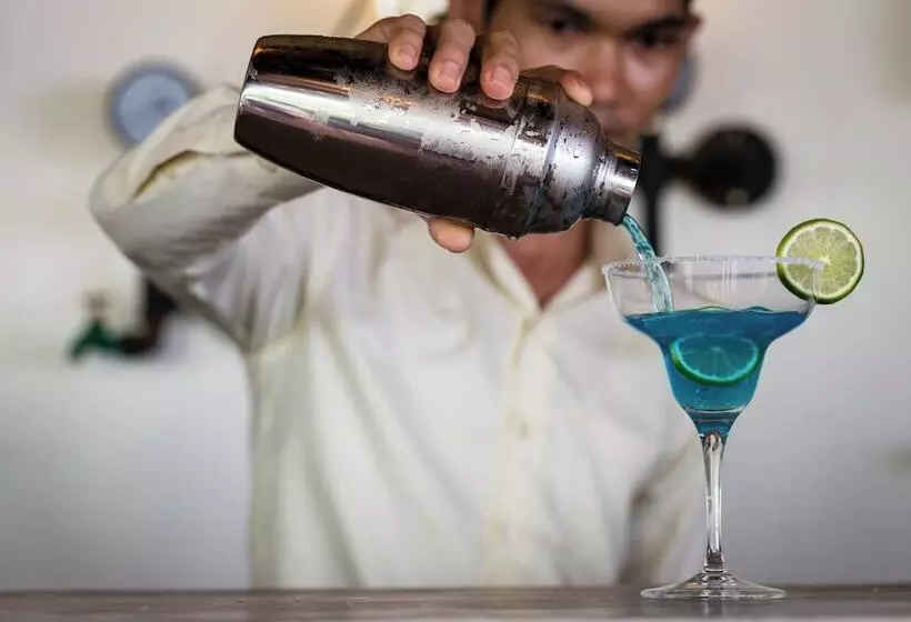 هتل Shintana Saya Residence