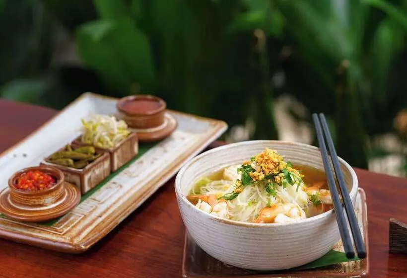 هتل Shintana Saya Residence